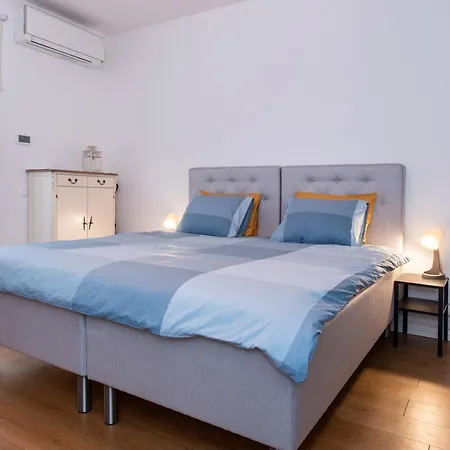 Cozy Place L Perfect Location Apartment
