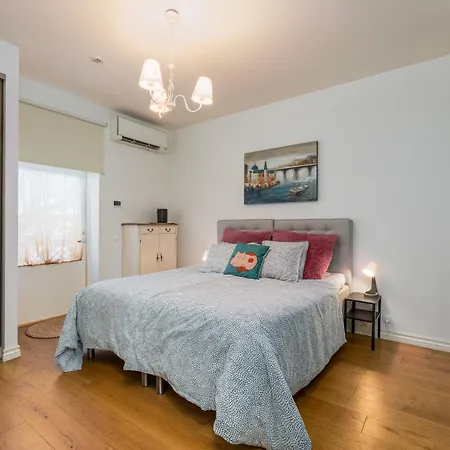 Free Parking L Everything Nearby L Easy Self Check-in Apartman