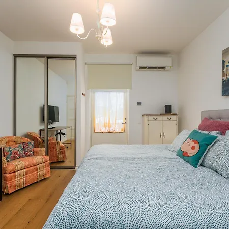 Free Parking L Everything Nearby L Easy Self Check-in Apartman