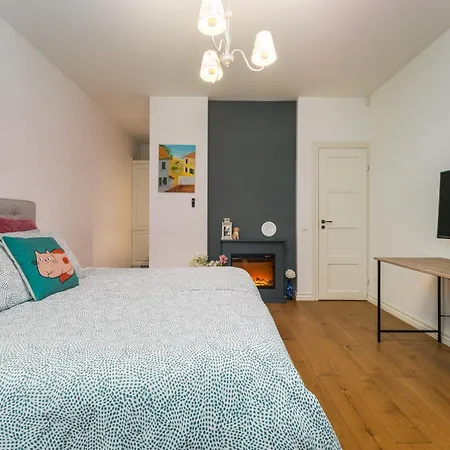 Free Parking L Everything Nearby L Easy Self Check-in *