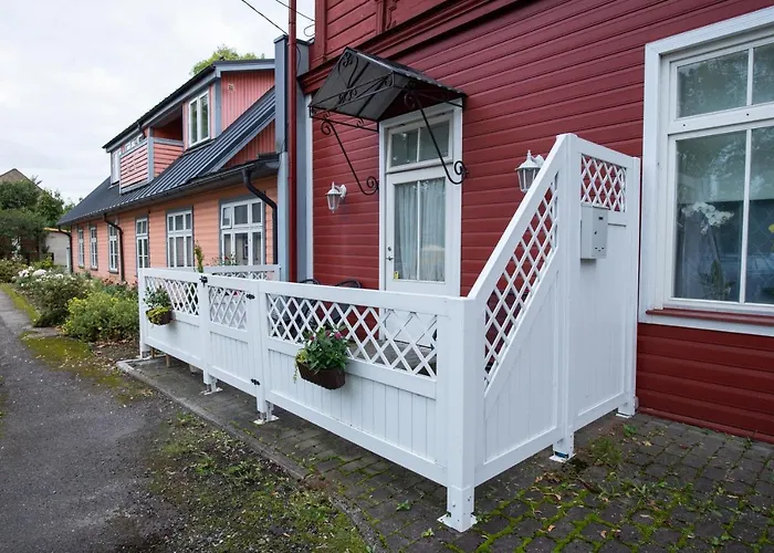 Free Parking L Everything Nearby L Easy Self Check-in *