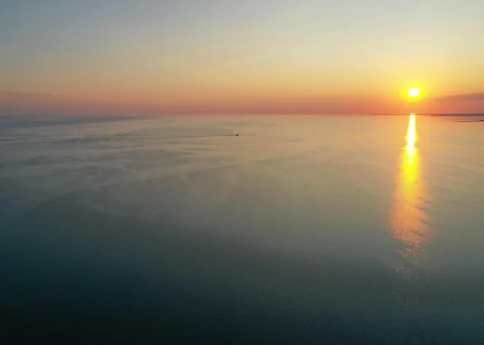 Free Parking L Everything Nearby L Easy Self Check-in *