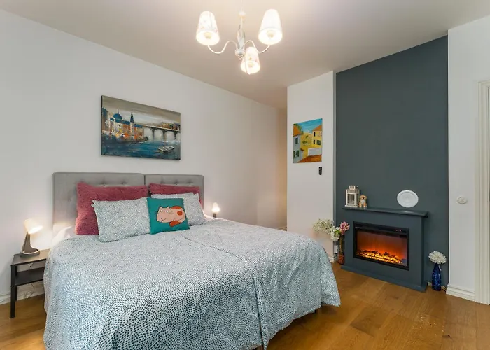 Free Parking L Everything Nearby L Easy Self Check-in *