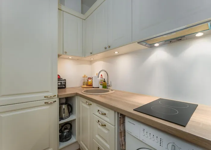 Free Parking L Everything Nearby L Easy Self Check-in *