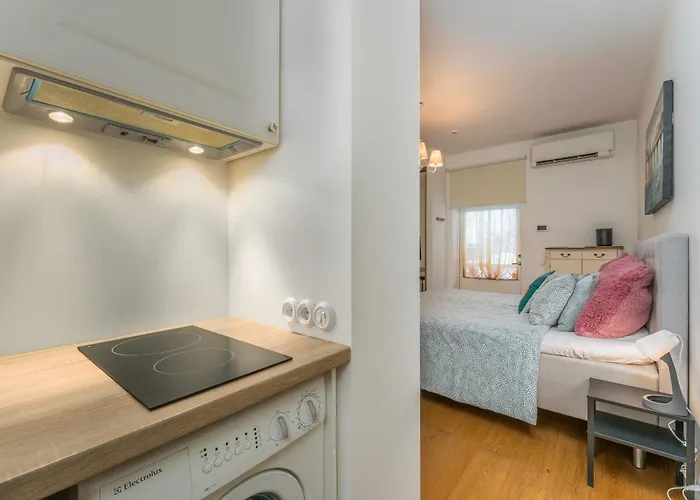 Free Parking L Everything Nearby L Easy Self Check-in * Parnawa