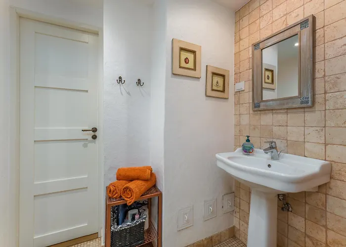 Free Parking L Everything Nearby L Easy Self Check-in