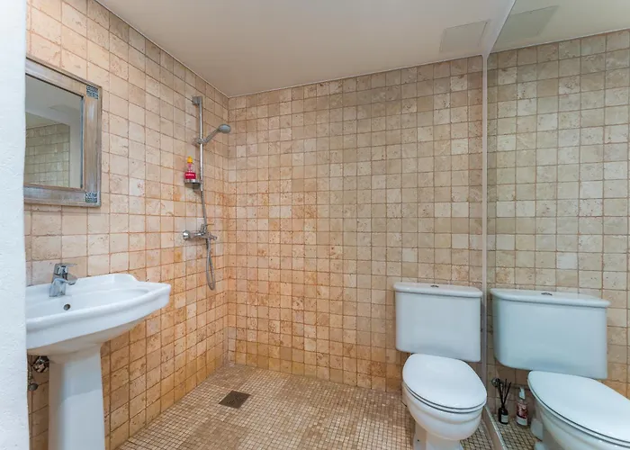 Free Parking L Everything Nearby L Easy Self Check-in Apartament